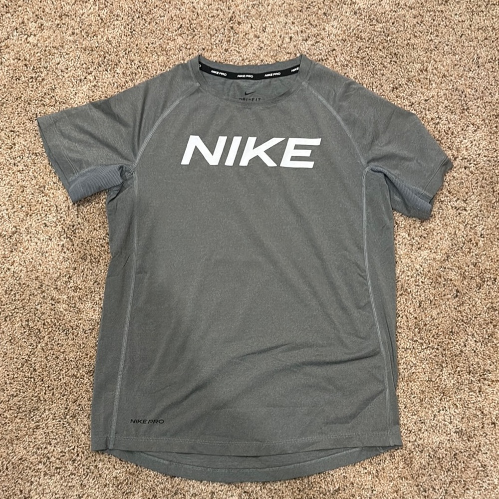 Nike Gray Short Sleeve Kids Tee
